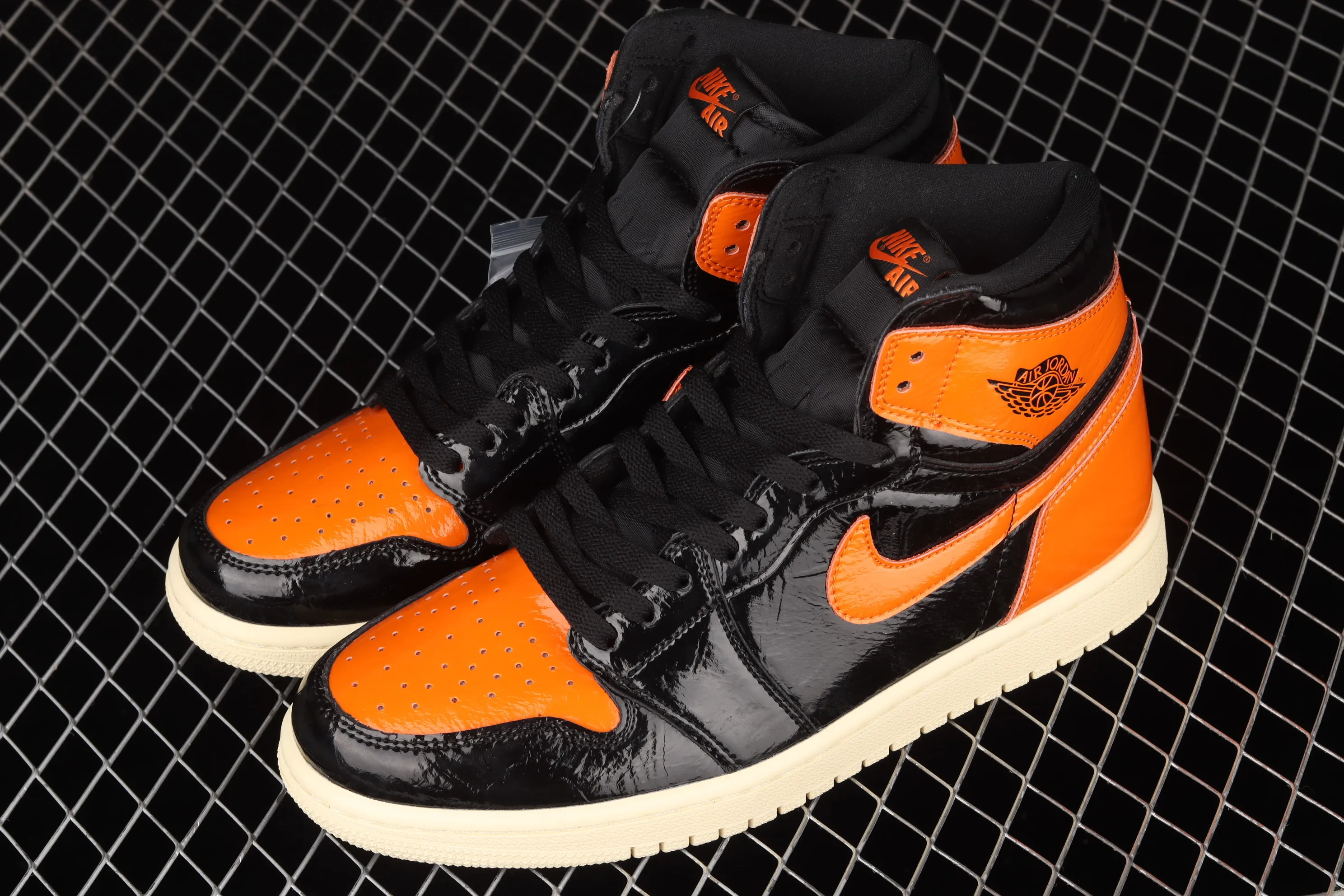 All Categories Air Jordan Jordan Series Basketball Shoes Air Jordan 1 High Air Jordan 1 Retro High OG AJ1 Joe 1 Smash 3.0 Basketball Shoes 555088-028